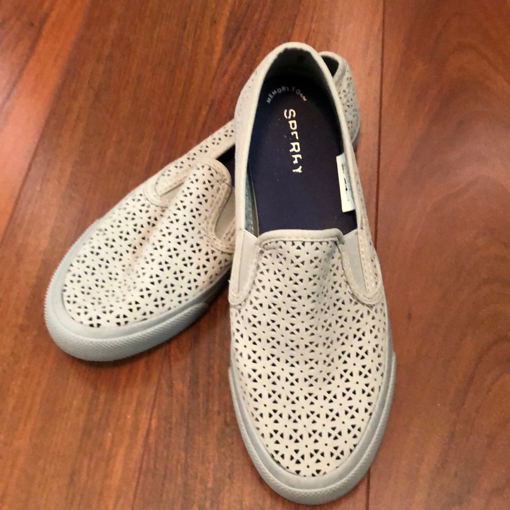 Sperry women’s size 8 gray perforated sneakers nautical gray